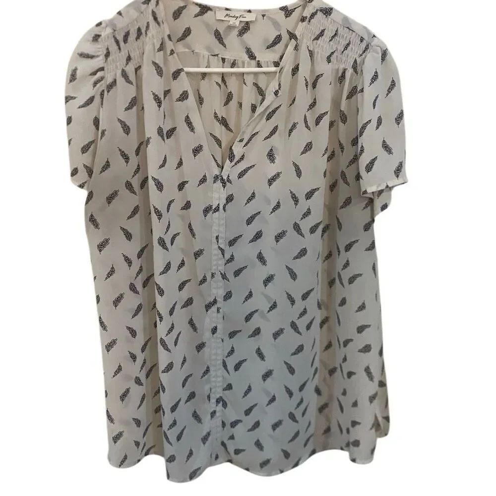 Monday fun short sleeve size 2 XL brushstroke design crewneck gathered sleeve sh